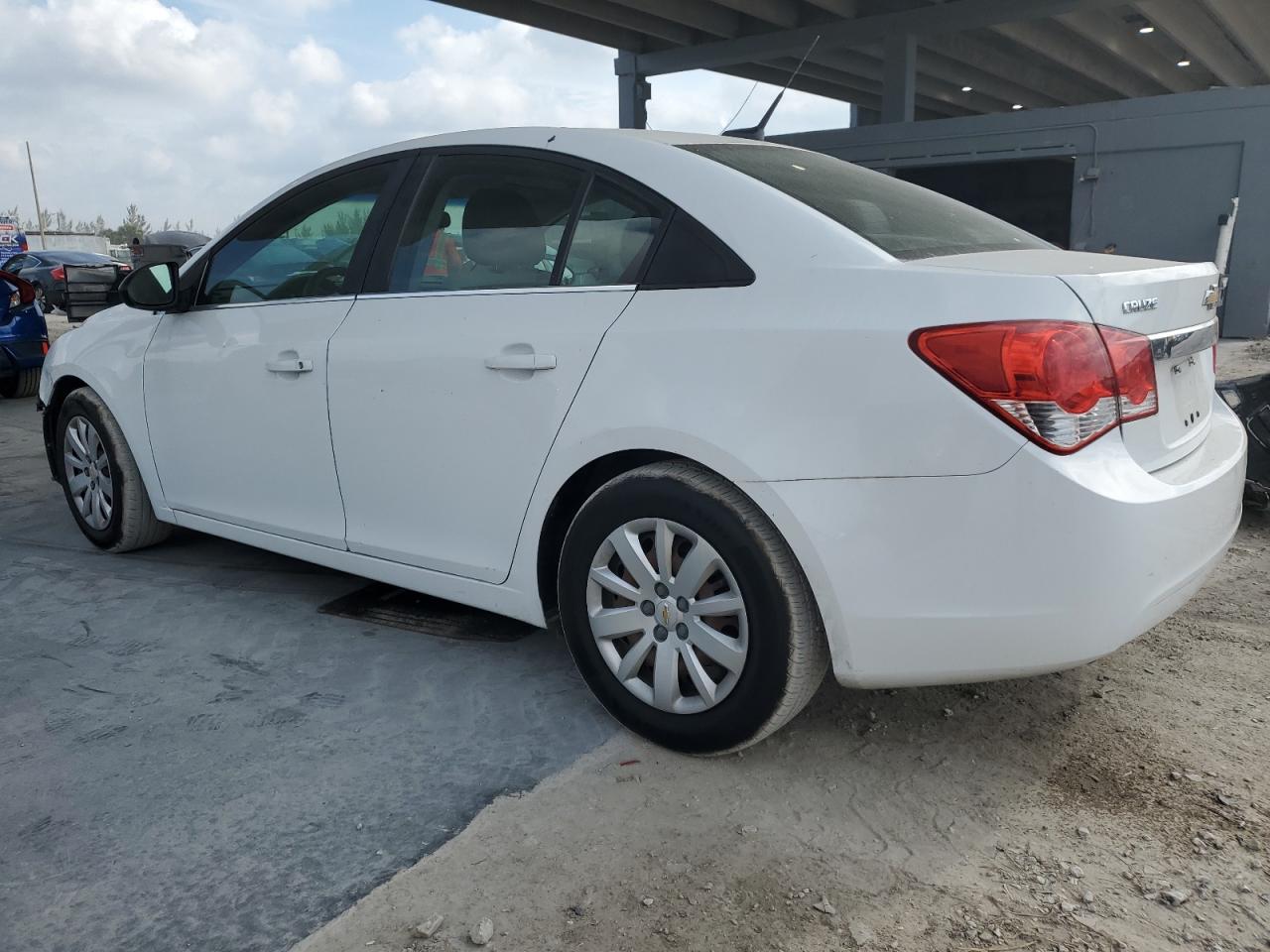 2011 Chevrolet Cruze - Image 2
