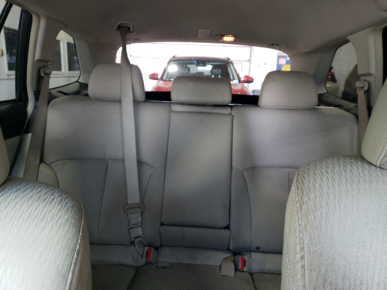 2011 Subaru Outback - Image 10