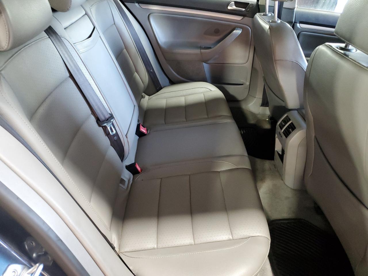 2006 Volkswagen Jetta - Image 10