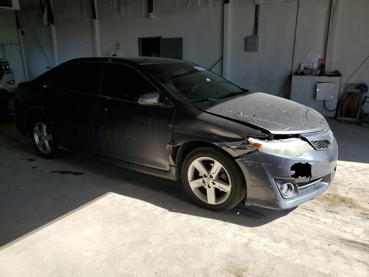 2014 Toyota Camry - Image 4