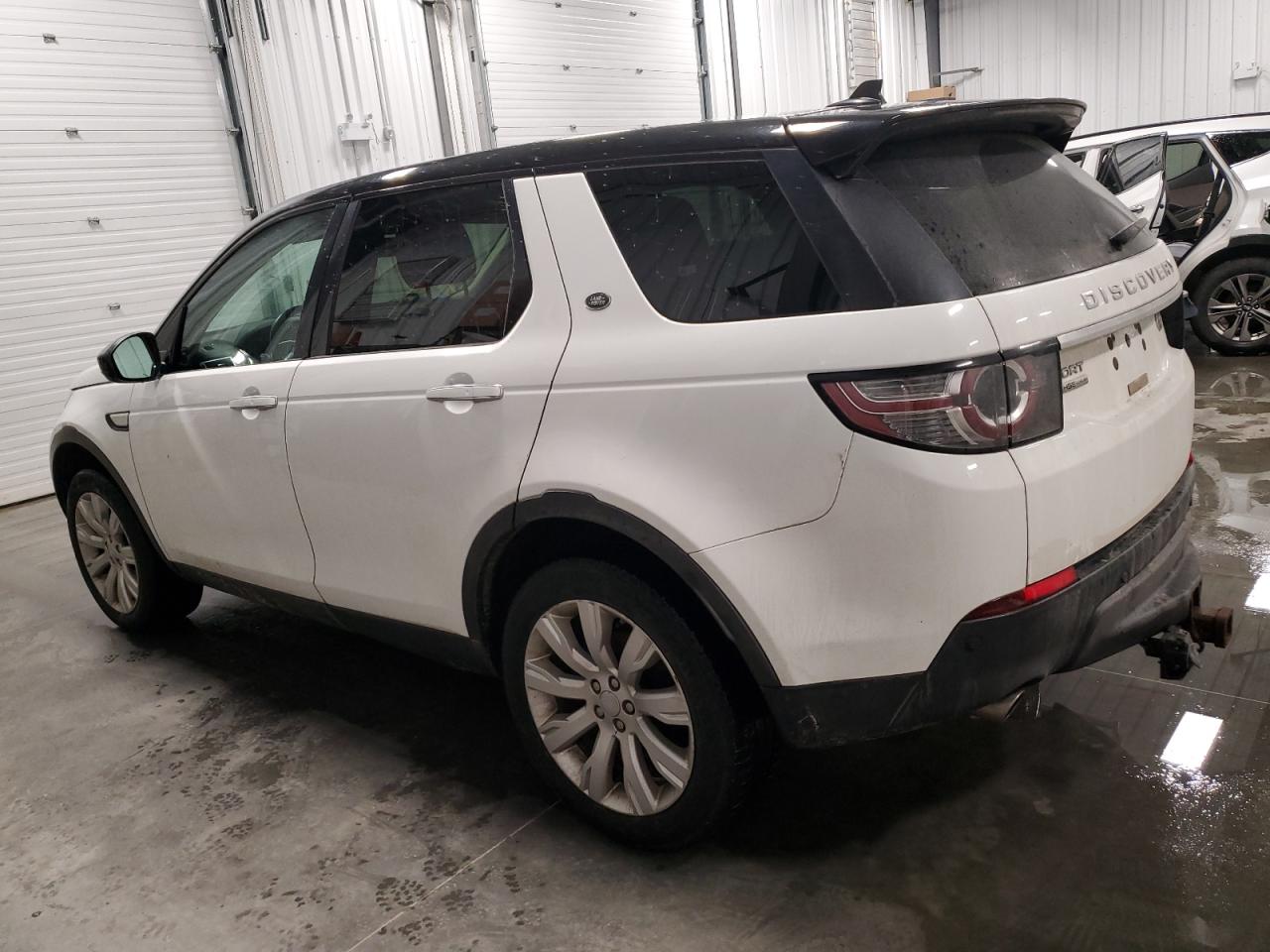 2016 Land Rover Discovery - Image 2