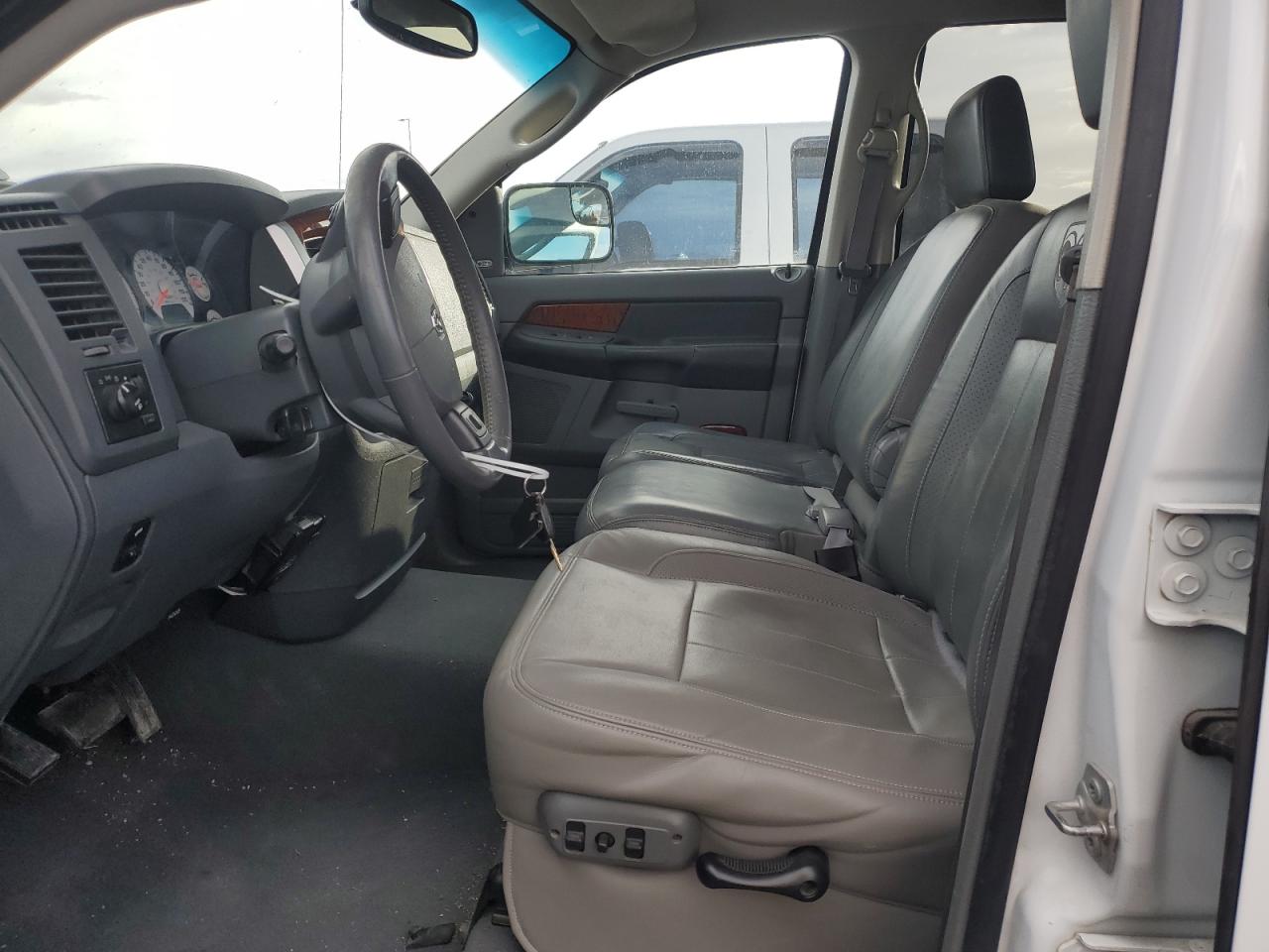 2007 Dodge RAM - Image 7