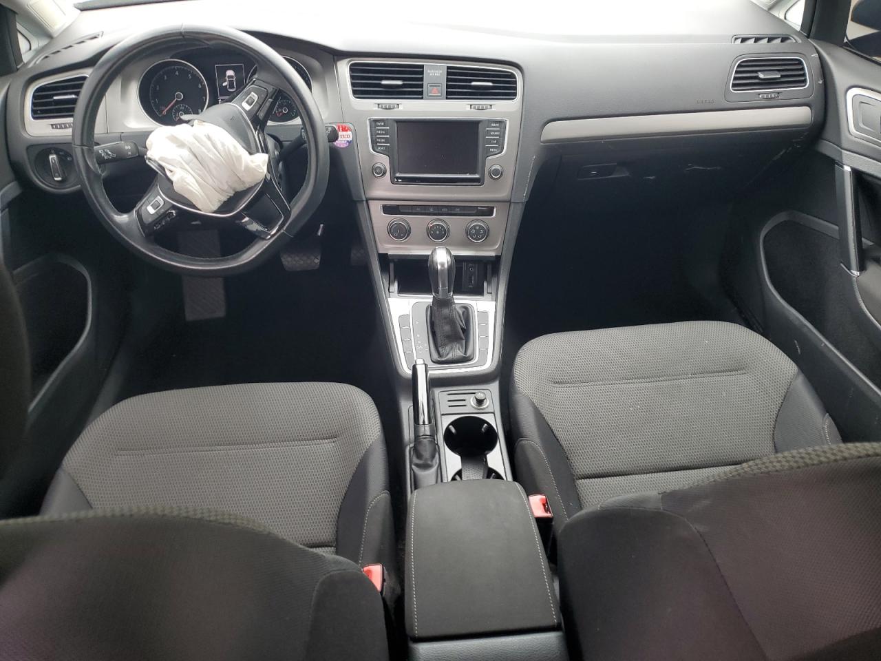 2016 Volkswagen Golf - Image 8