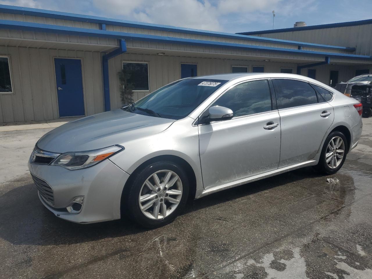 2013 Toyota Avalon - Image 1