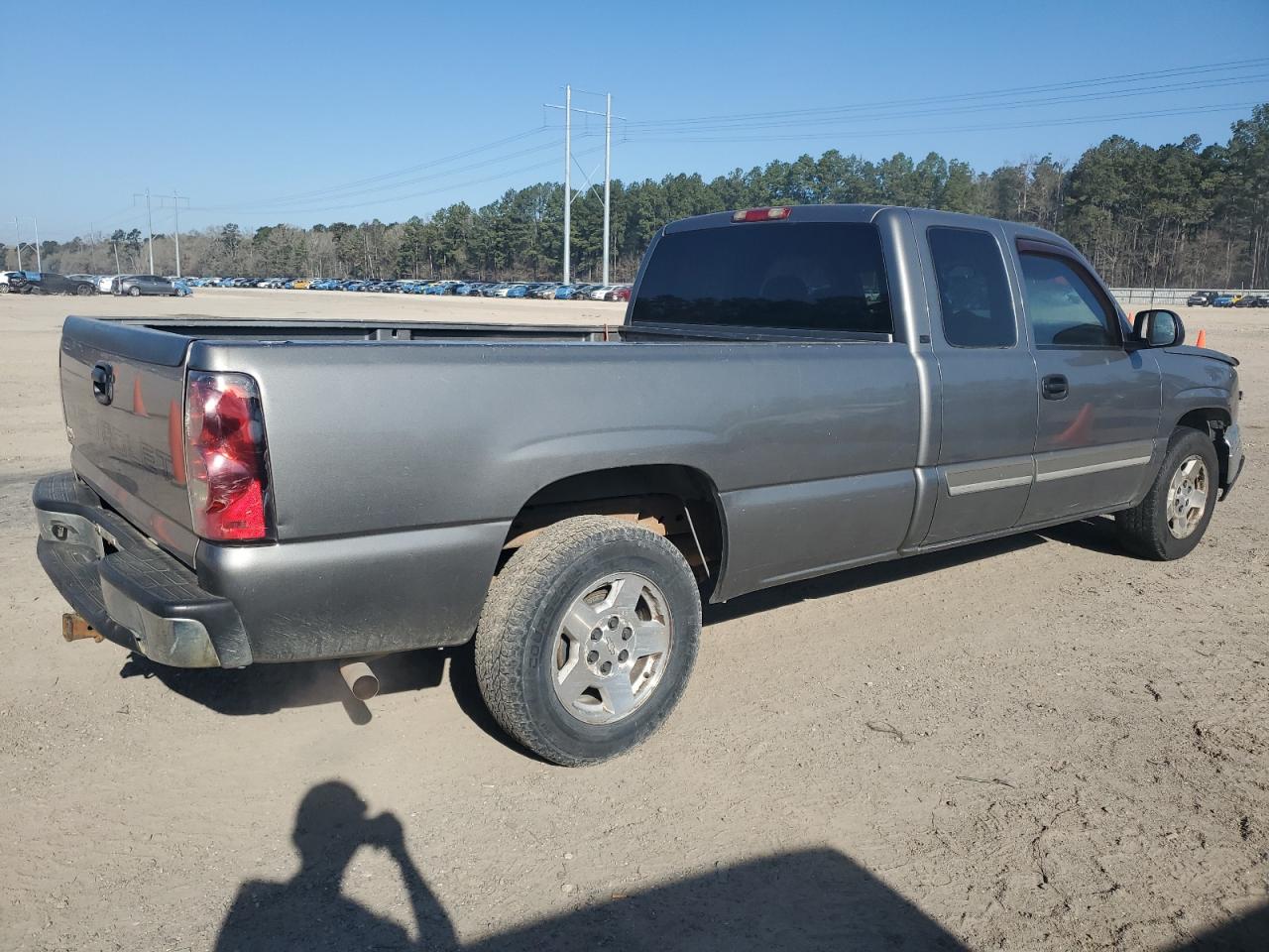 2006 Chevrolet Silverado - Image 3