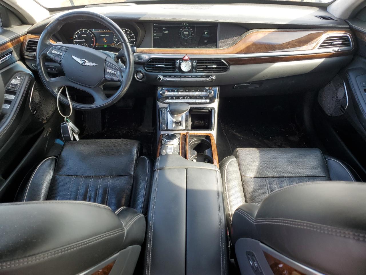 2018 Genesis G90 - Image 8