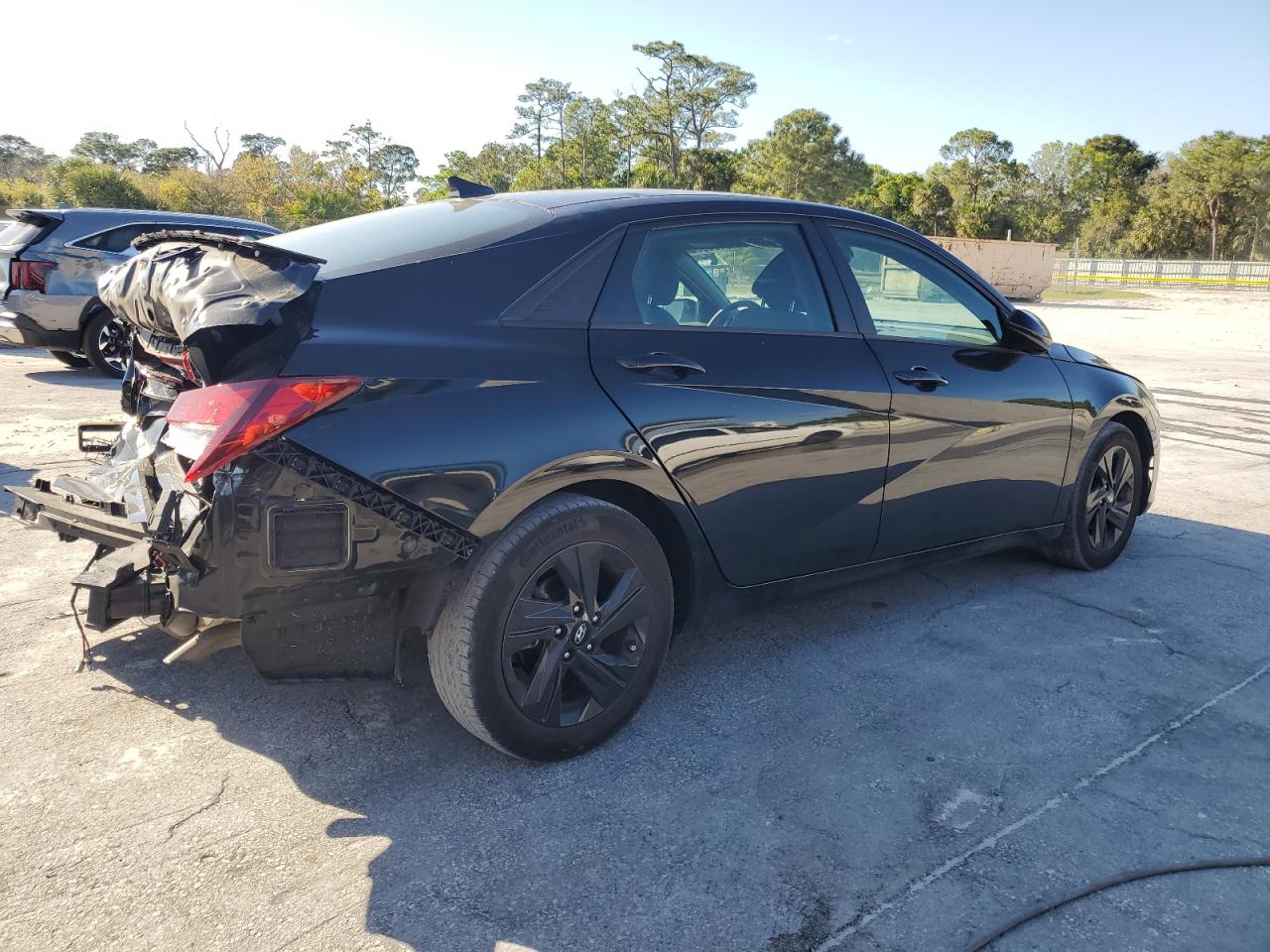 2023 Hyundai Elantra - Image 3