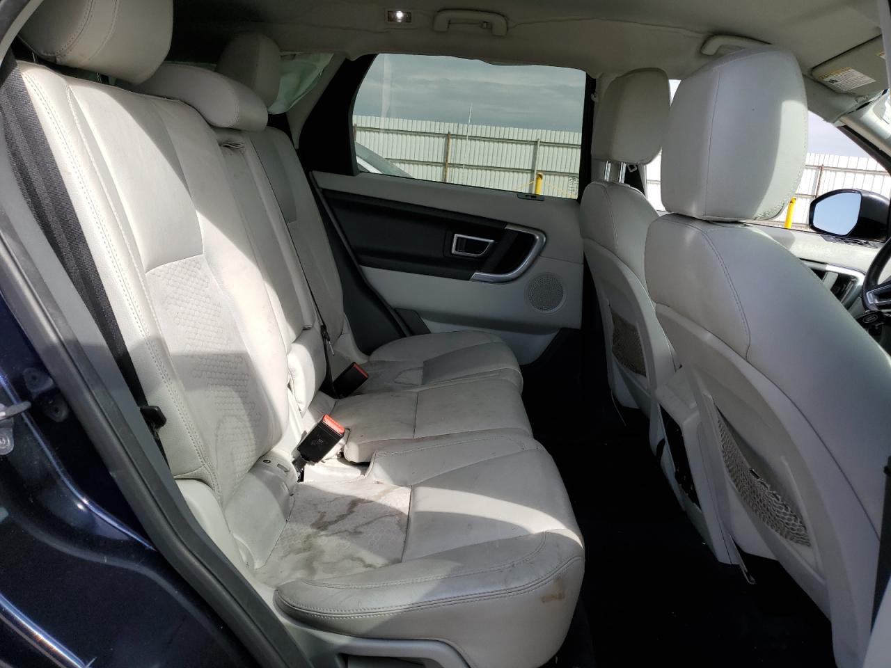 2016 Land Rover Discovery - Image 11