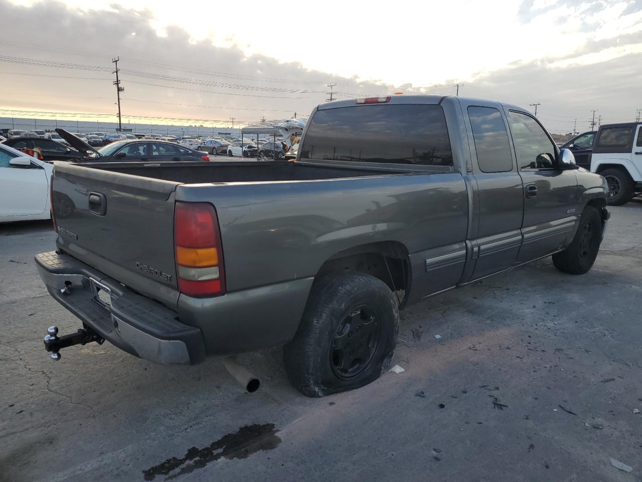 2001 Chevrolet Silverado - Image 3