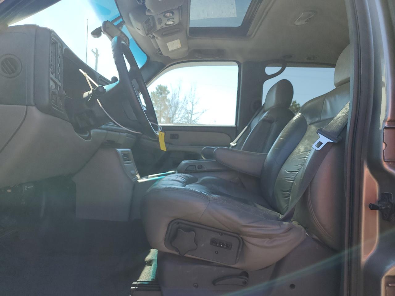 2002 Chevrolet Tahoe - Image 7