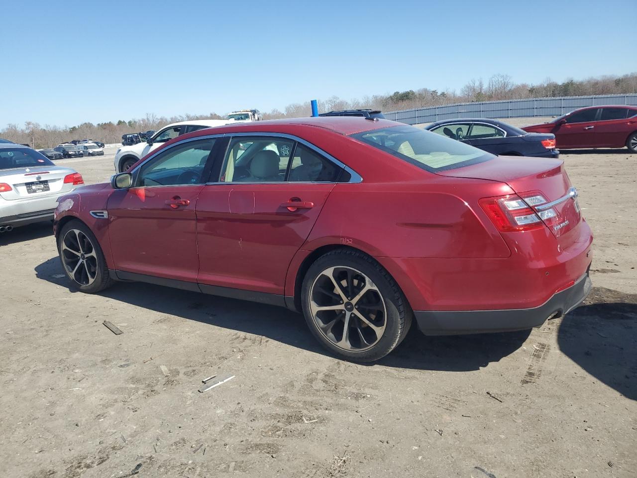 2015 Ford Taurus - Image 2