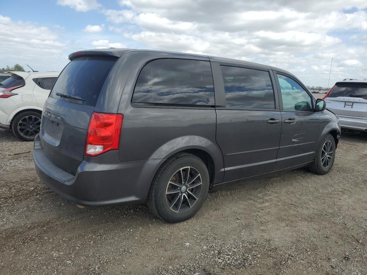 2017 Dodge Caravan - Image 3