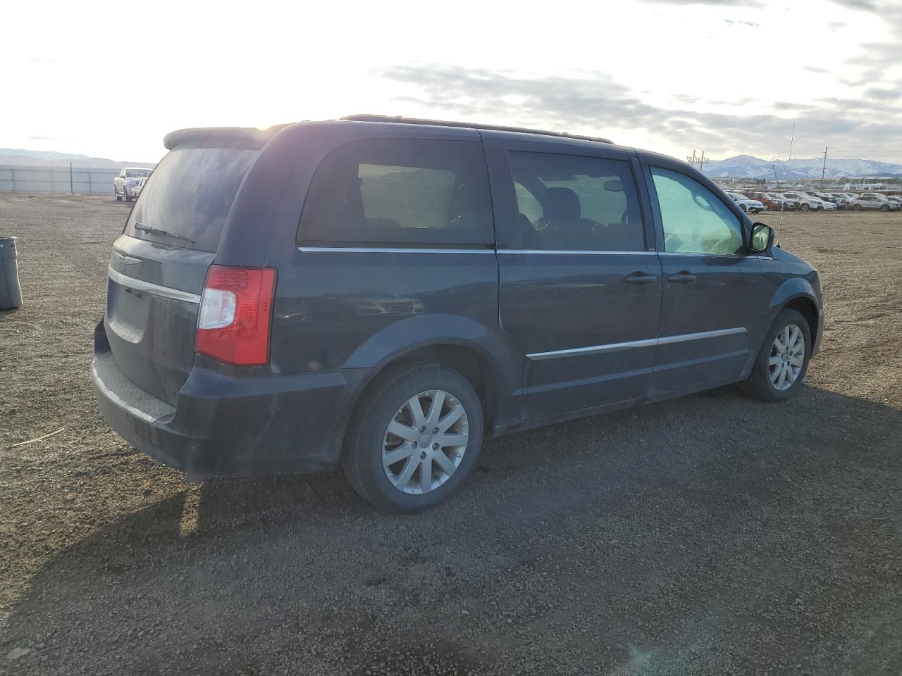 2014 Chrysler Town & Country - Image 3
