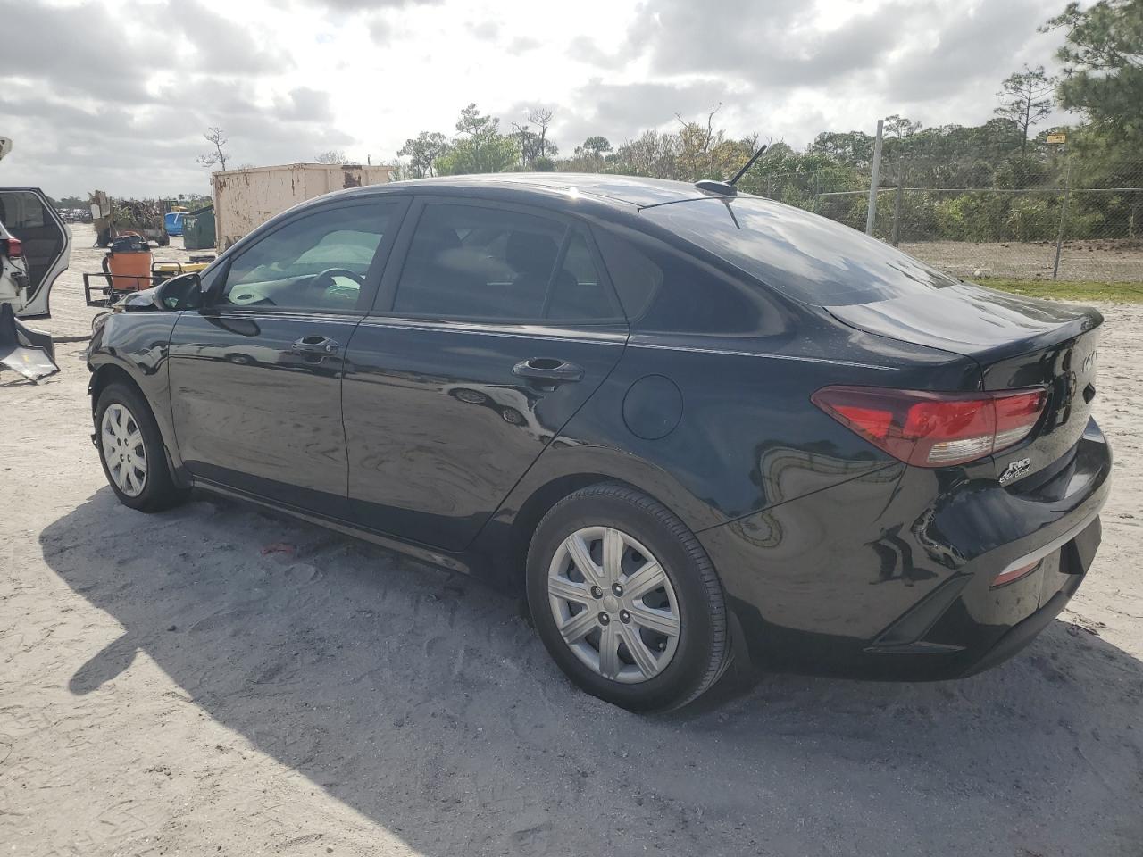 2023 Kia Rio - Image 2