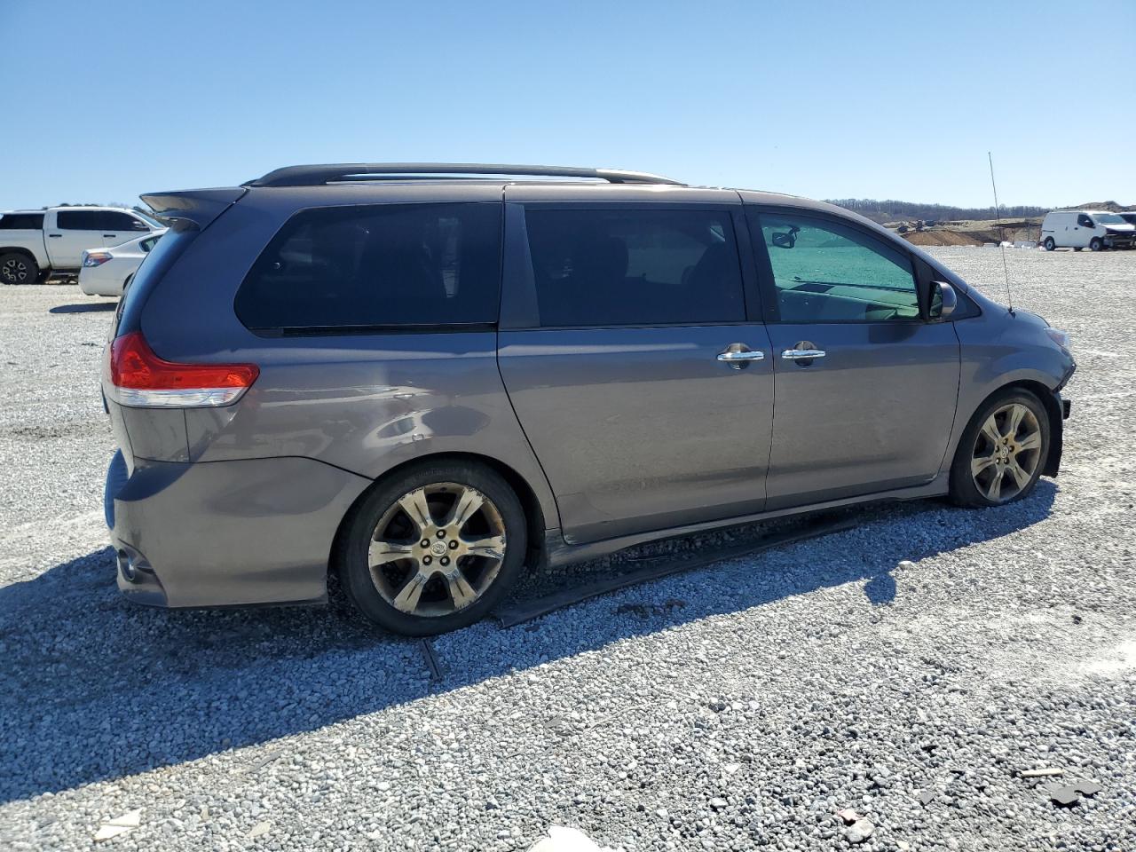 2013 Toyota Sienna - Image 3