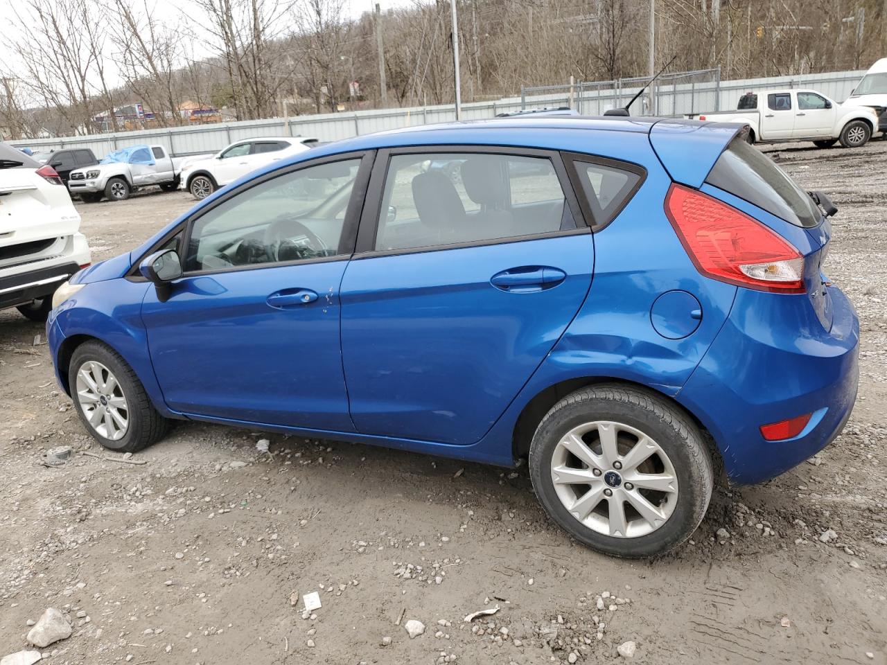 2011 Ford Fiesta - Image 2