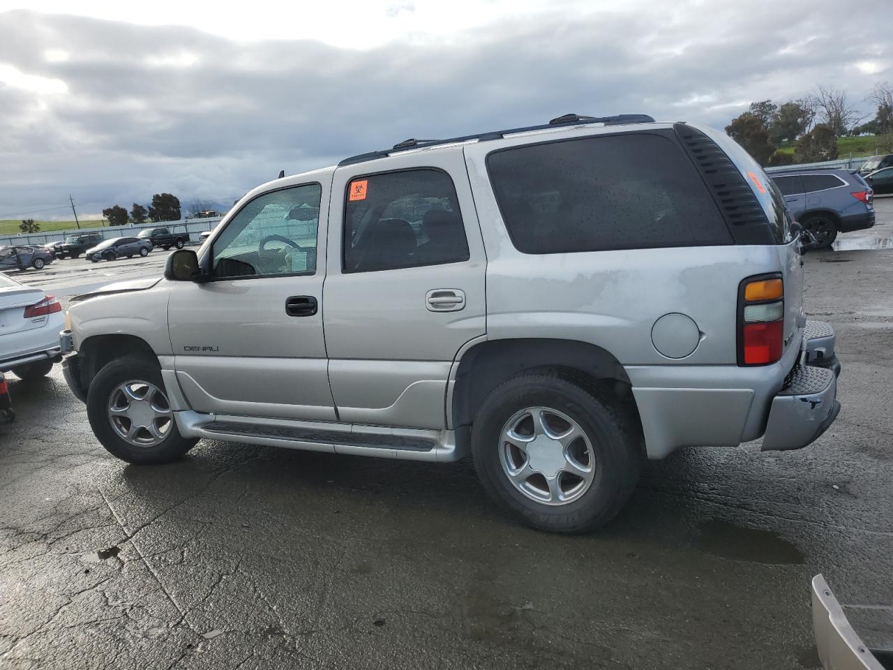 2006 GMC Yukon - Image 2