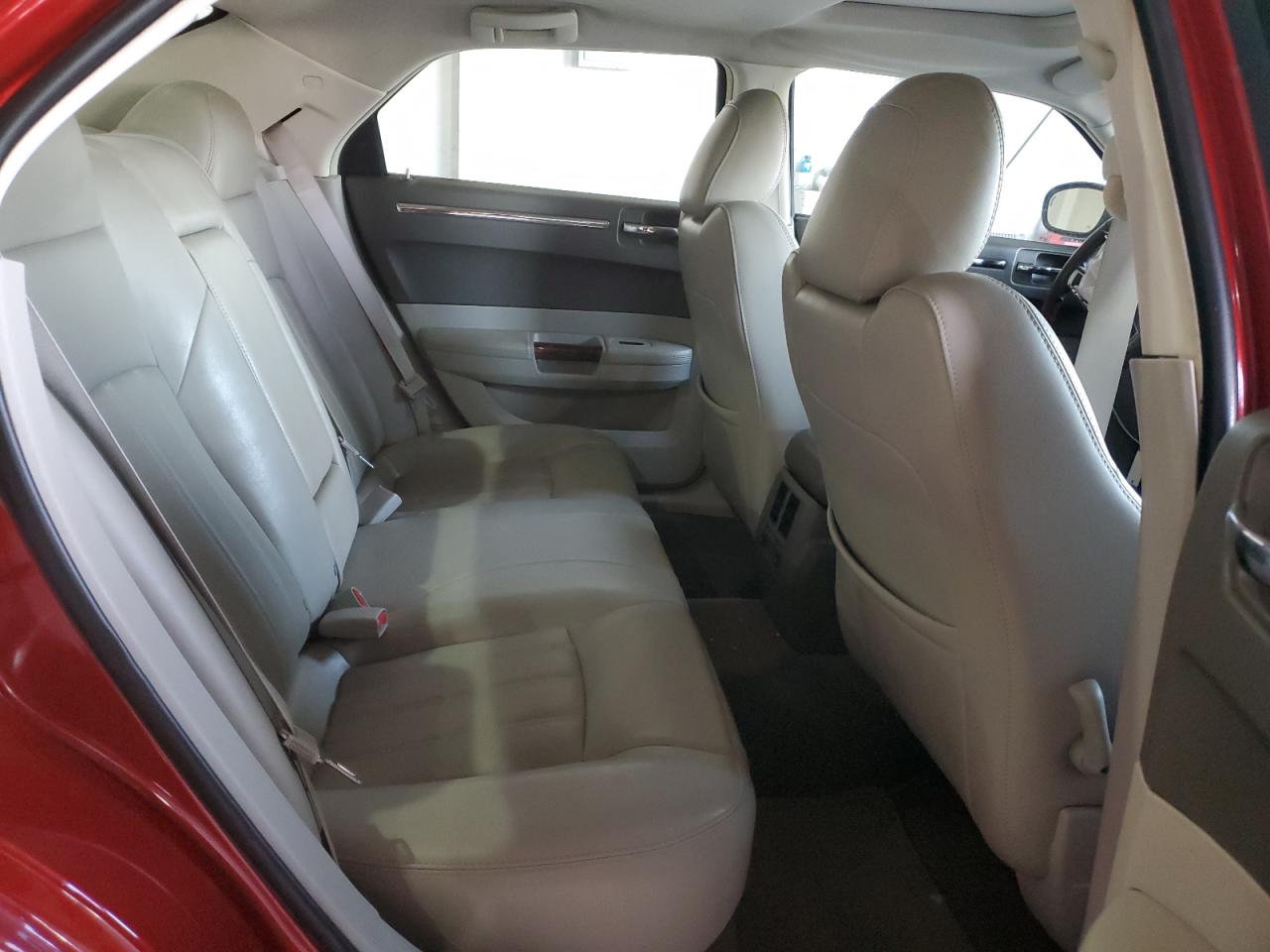 2010 Chrysler 300 - Image 10