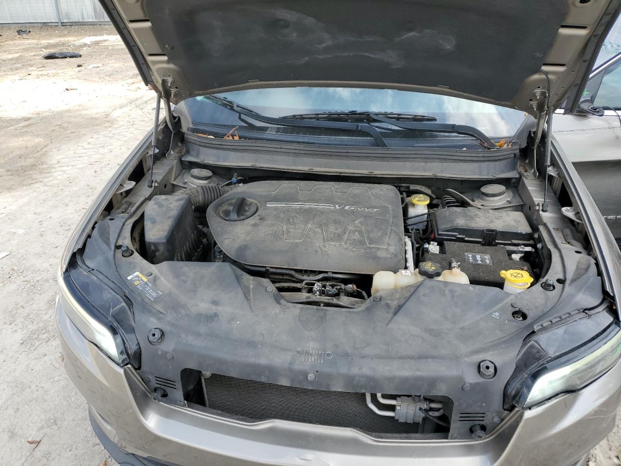 2019 Jeep Grand Cherokee - Image 12