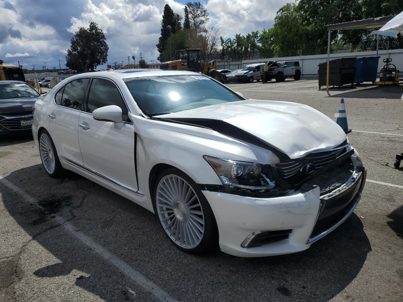 2017 Lexus LS - Image 4