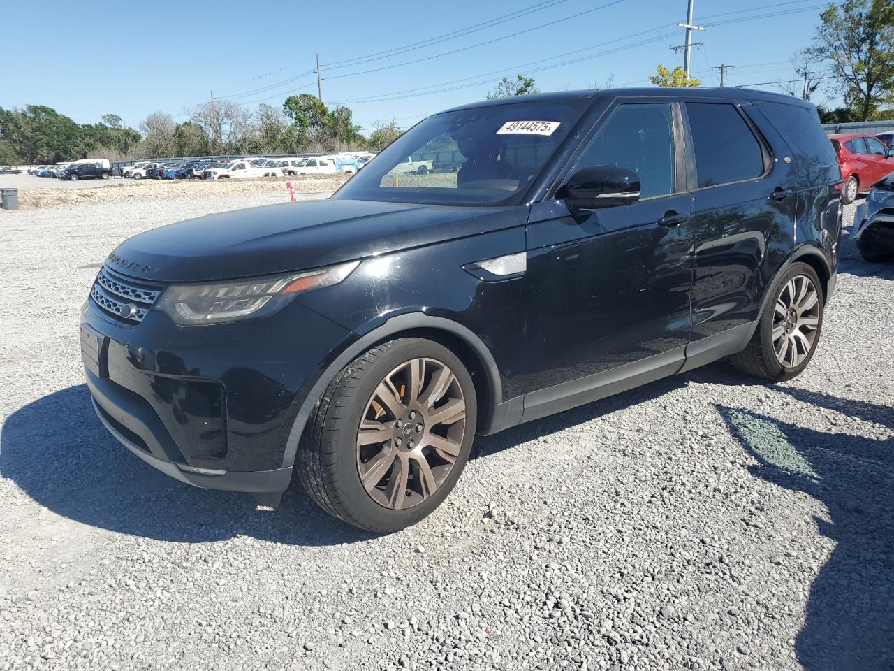 2017 Land Rover Discovery - Image 1