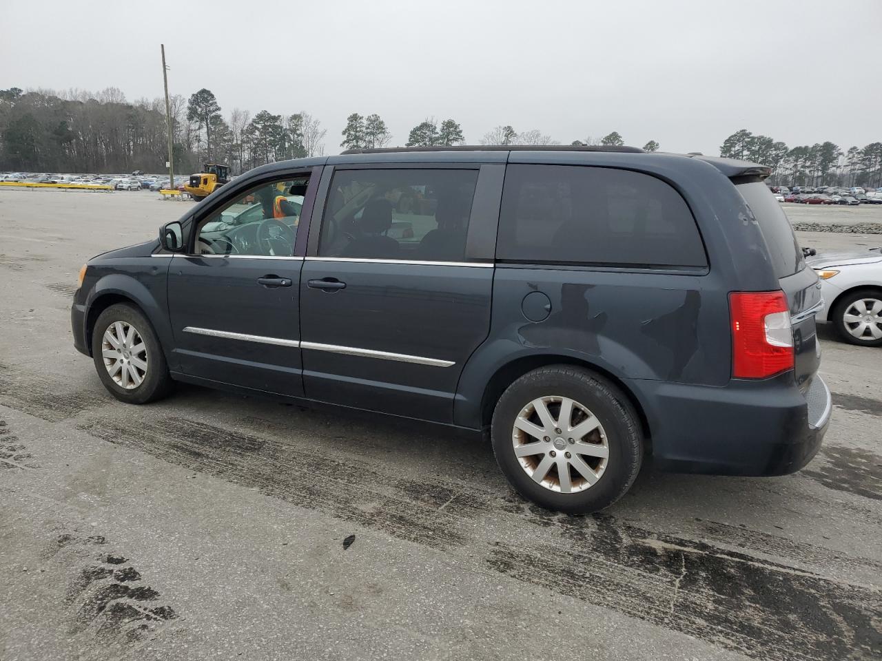 2014 Chrysler Town & Country - Image 2