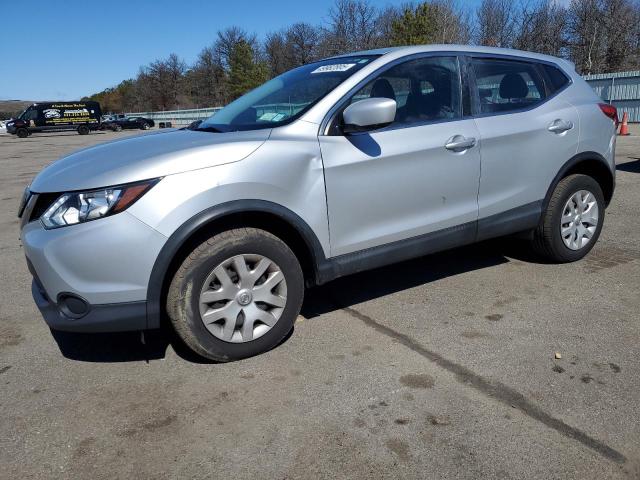  NISSAN ROGUE 2018 Srebrny