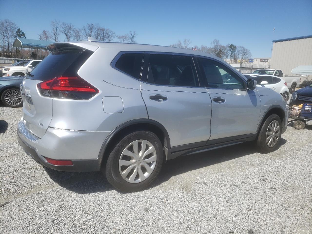 2017 Nissan Rogue - Image 3