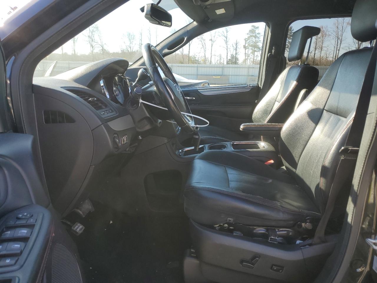 2017 Dodge Caravan - Image 7