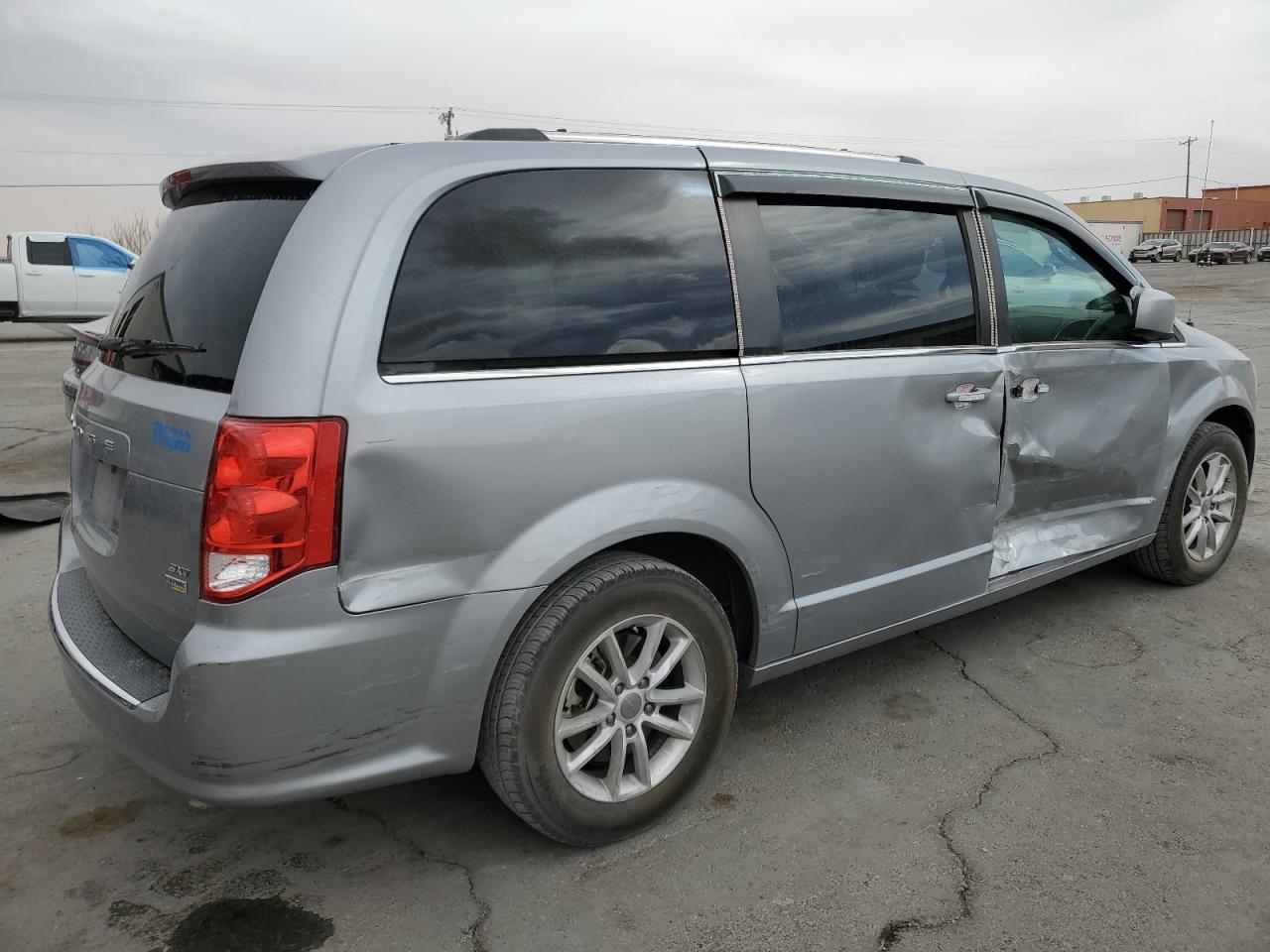 2019 Dodge Caravan - Image 3