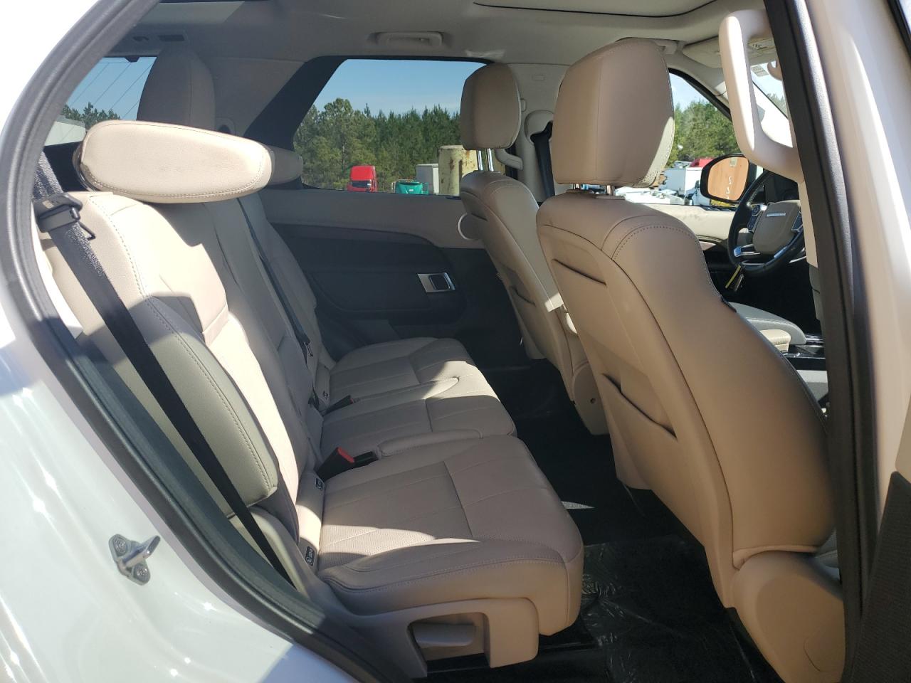 2017 Land Rover Discovery - Image 10