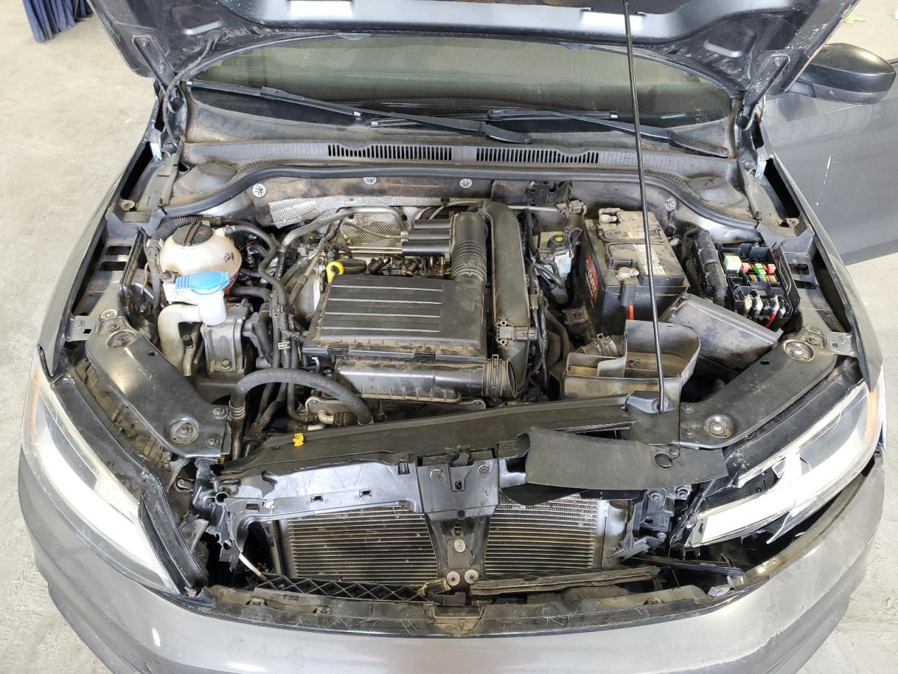 2016 Volkswagen Jetta - Image 12