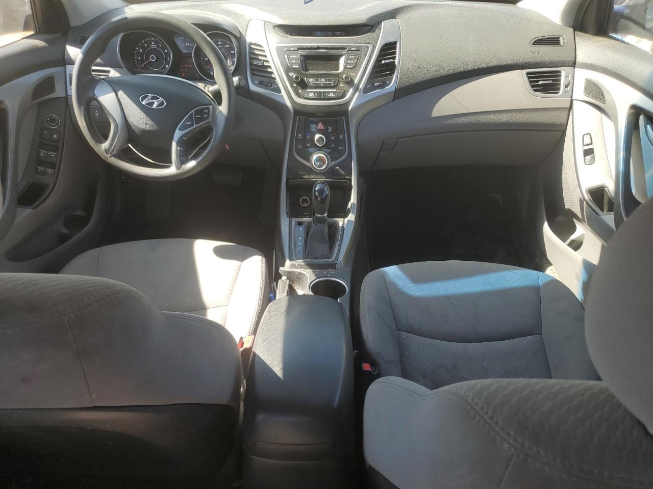 2016 Hyundai Elantra - Image 8