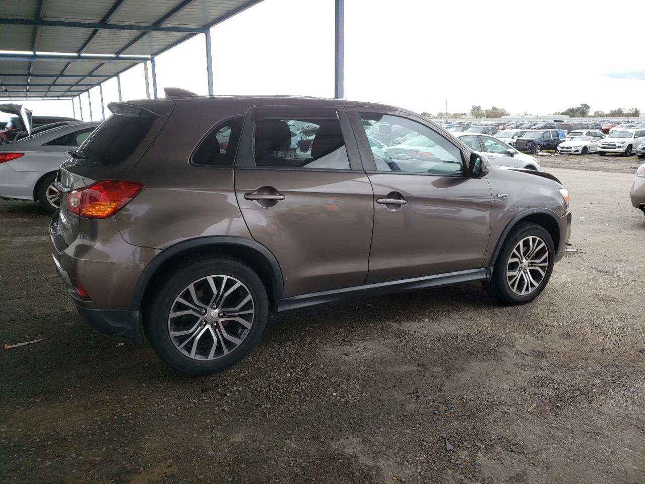 2018 Mitsubishi Outlander - Image 3