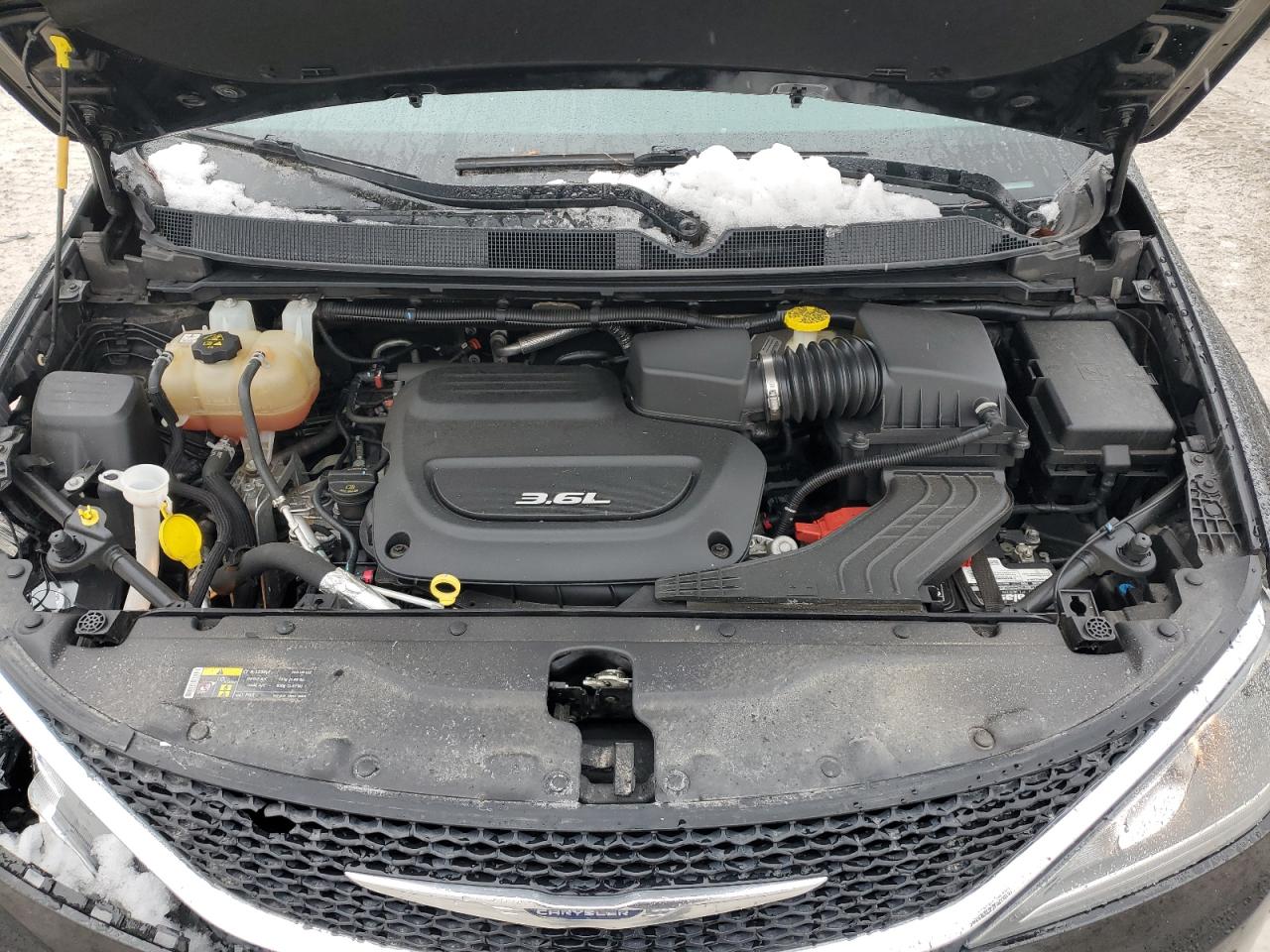 2017 Chrysler Pacifica - Image 12