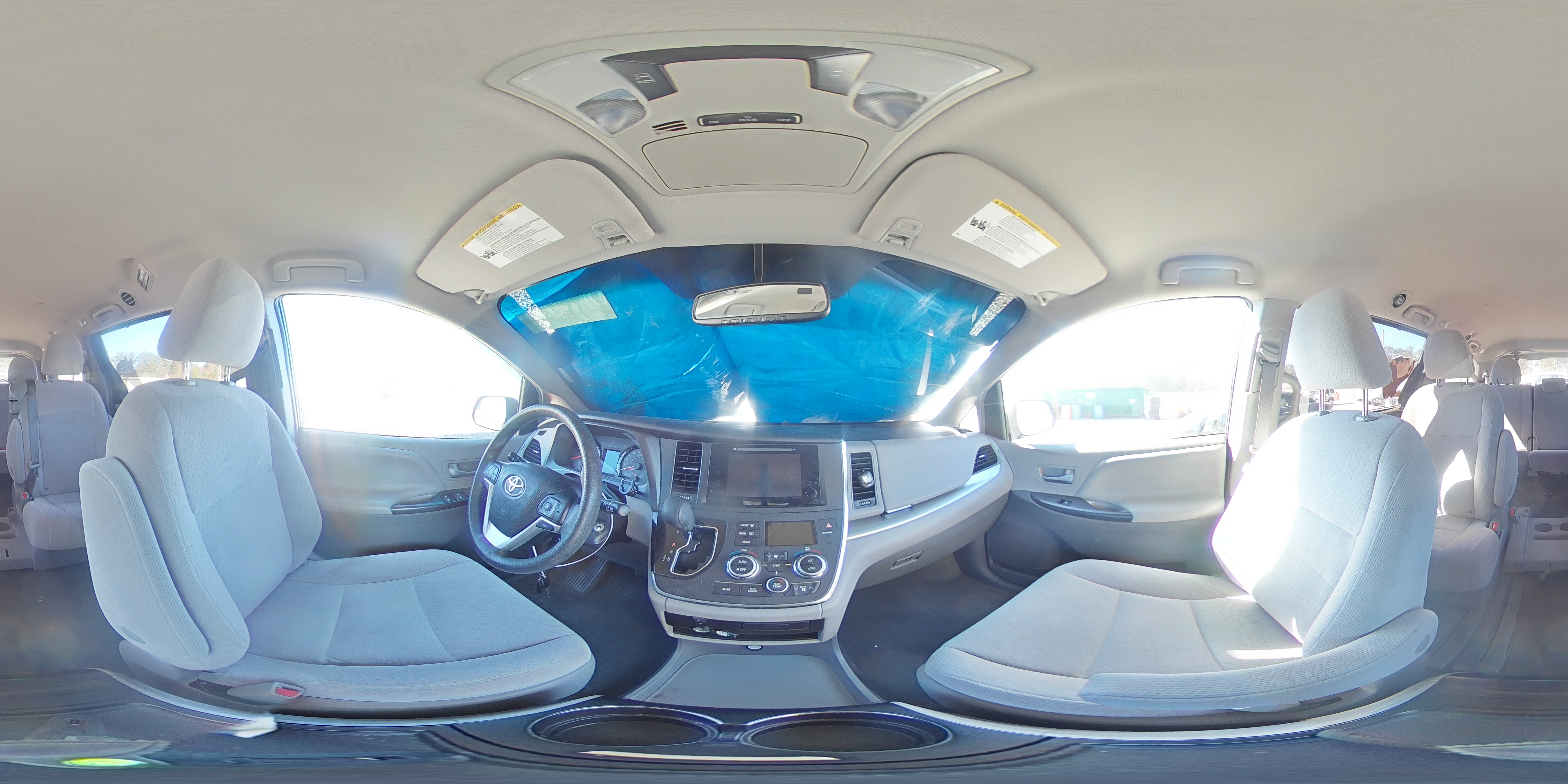 2017 Toyota Sienna - Image 15