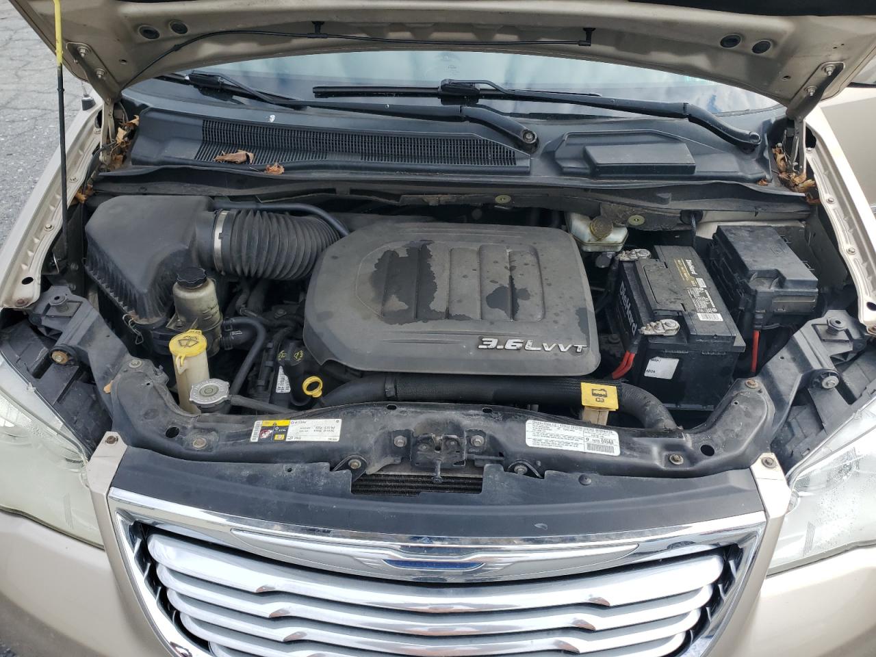 2013 Chrysler Town & Country - Image 12