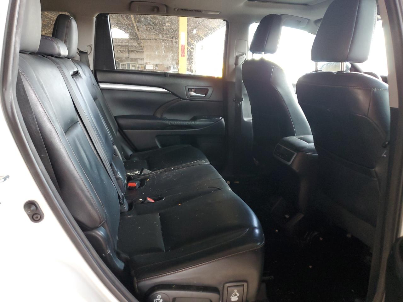 2014 Toyota Highlander - Image 12