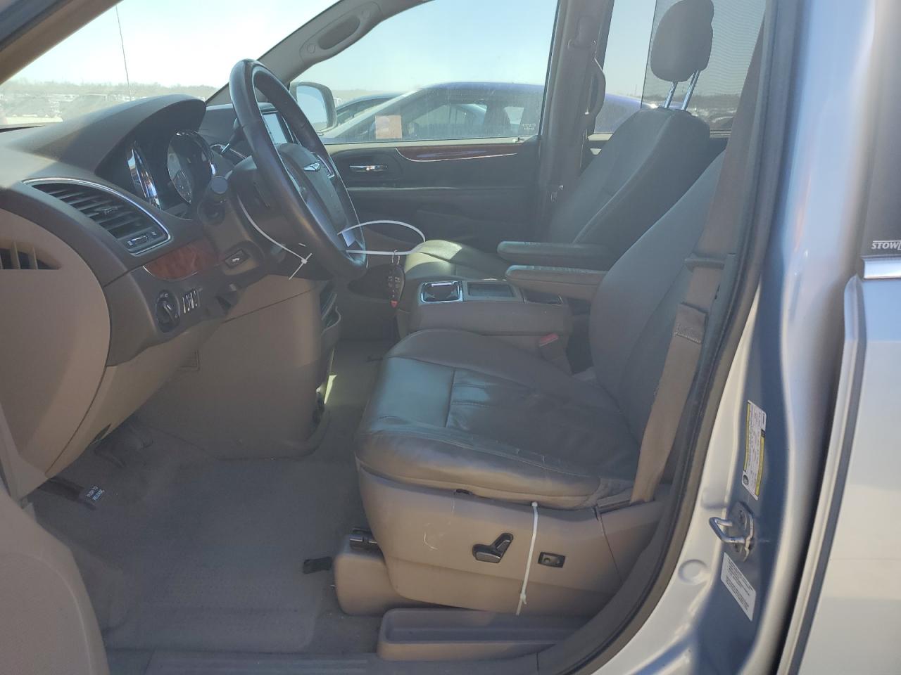 2012 Chrysler Town & Country - Image 7