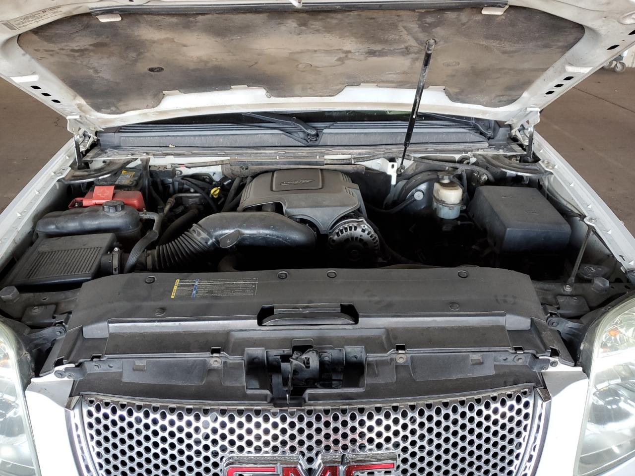 2007 GMC Yukon - Image 13