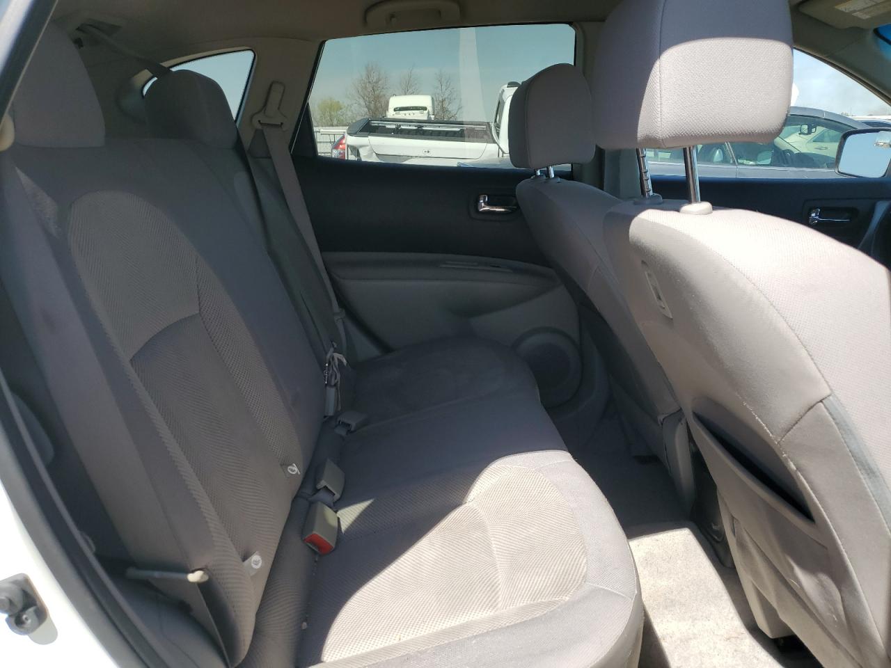 2015 Nissan Rogue - Image 11