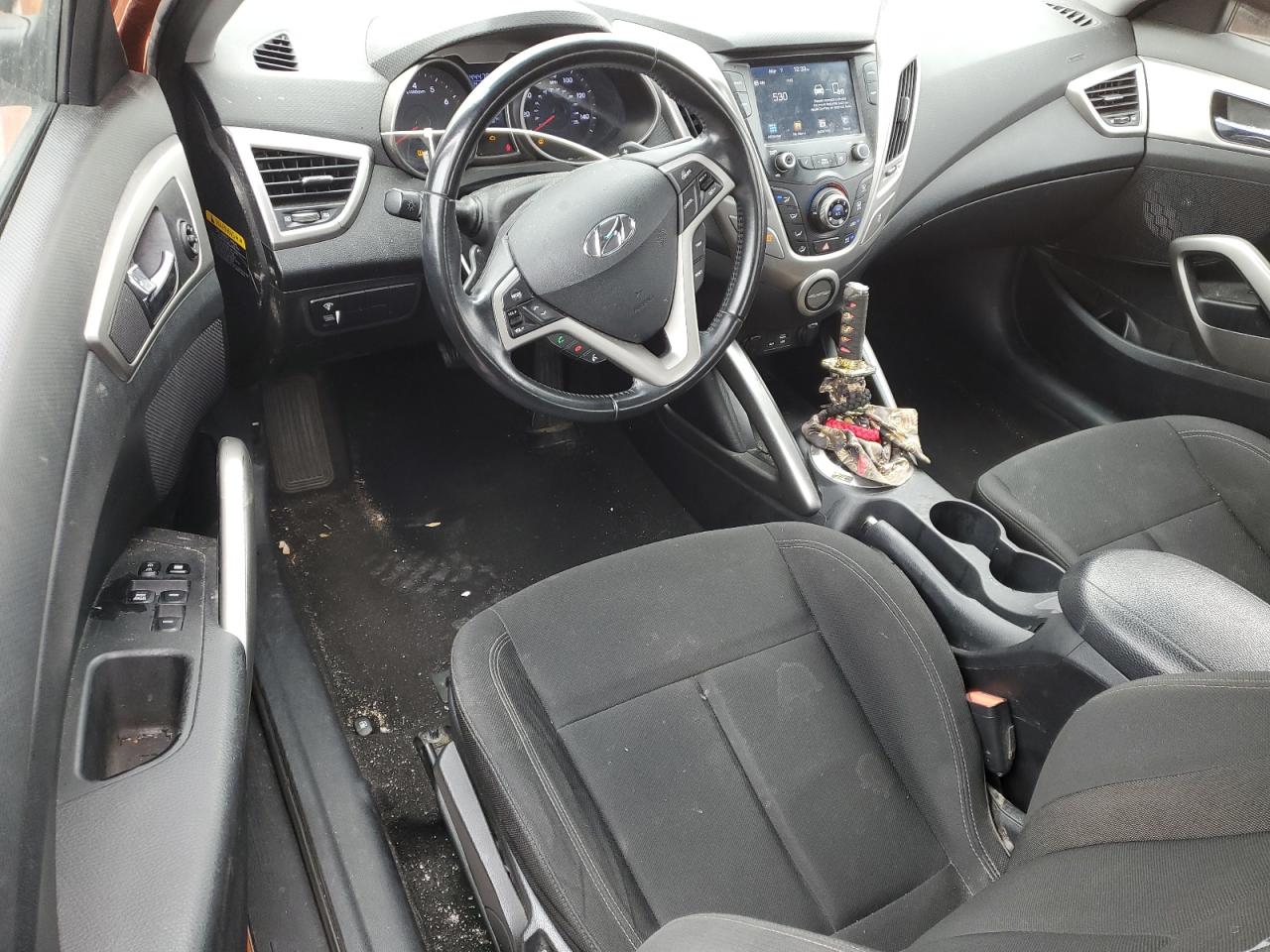 2017 Hyundai Veloster - Image 8