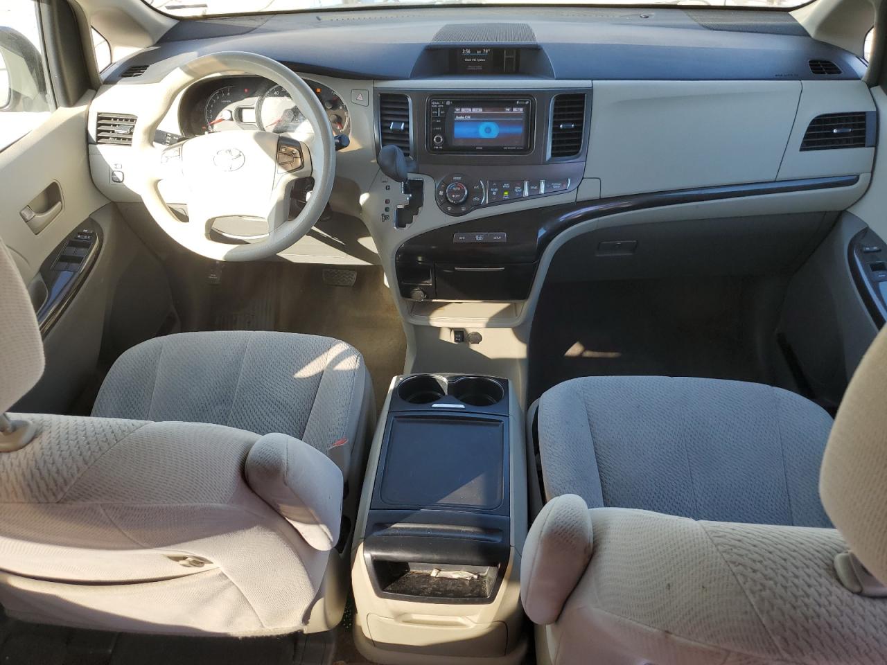 2013 Toyota Sienna - Image 8