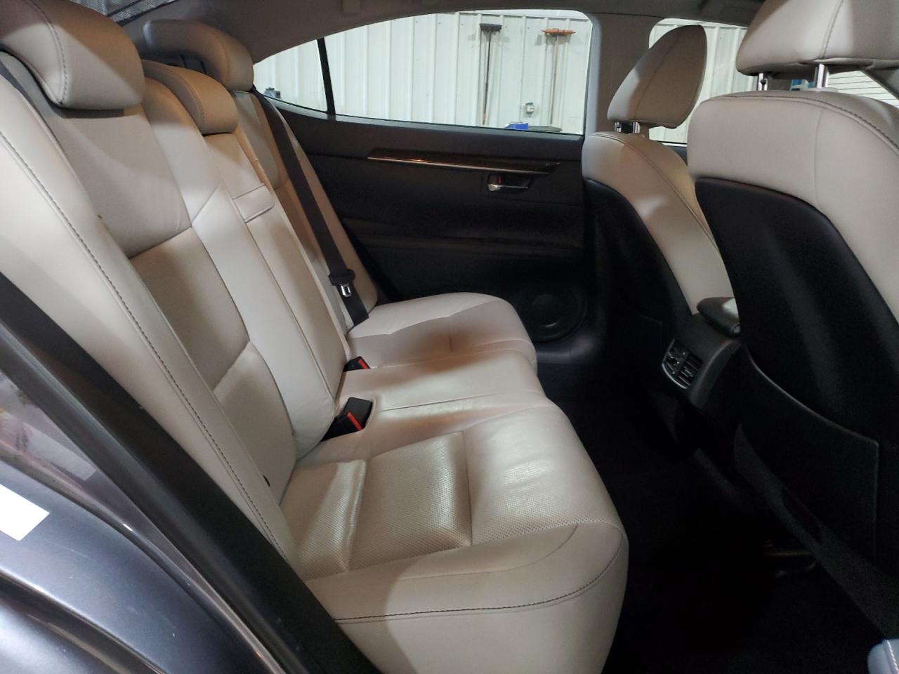 2013 Lexus ES - Image 10