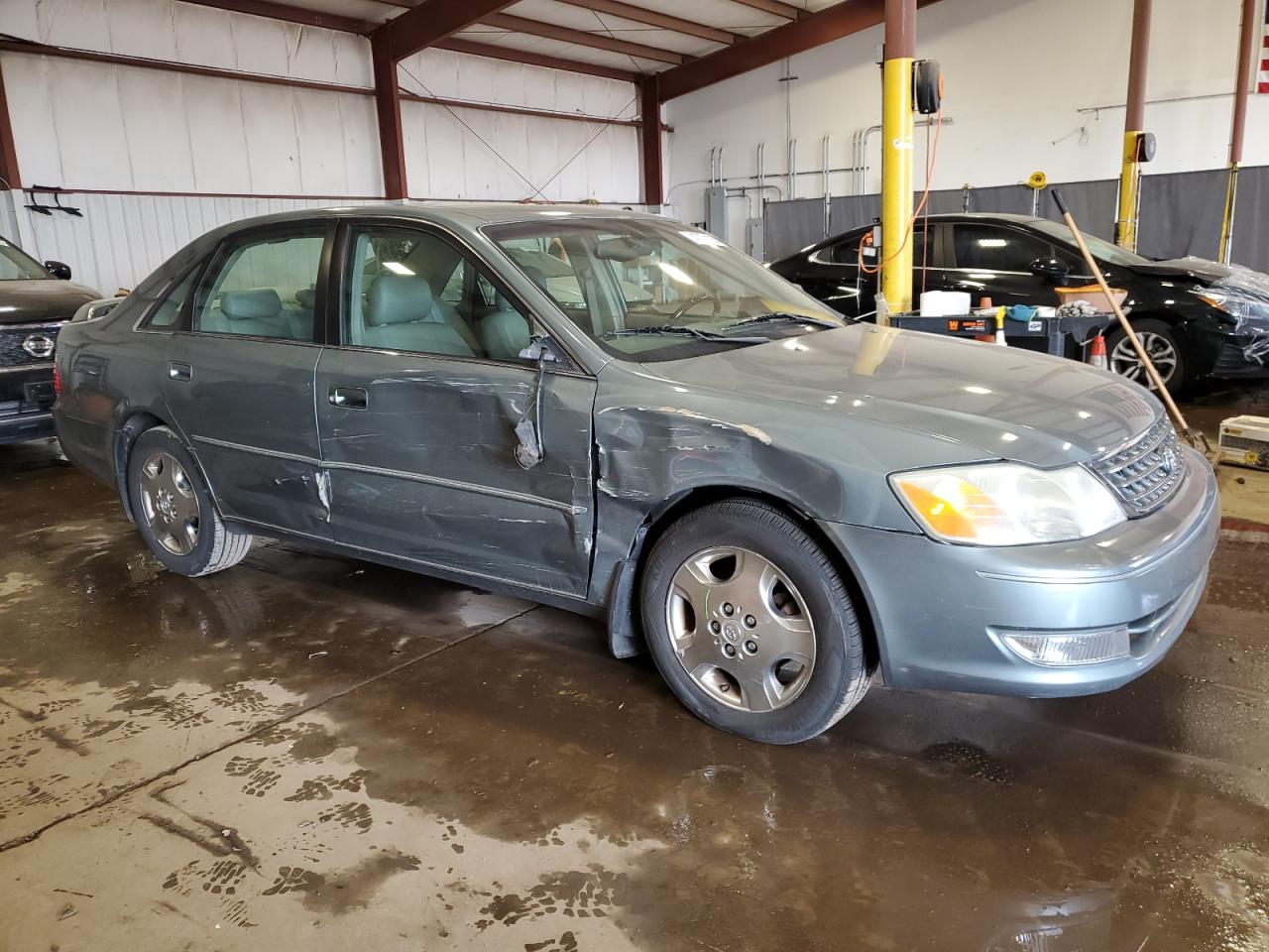 2004 Toyota Avalon - Image 4