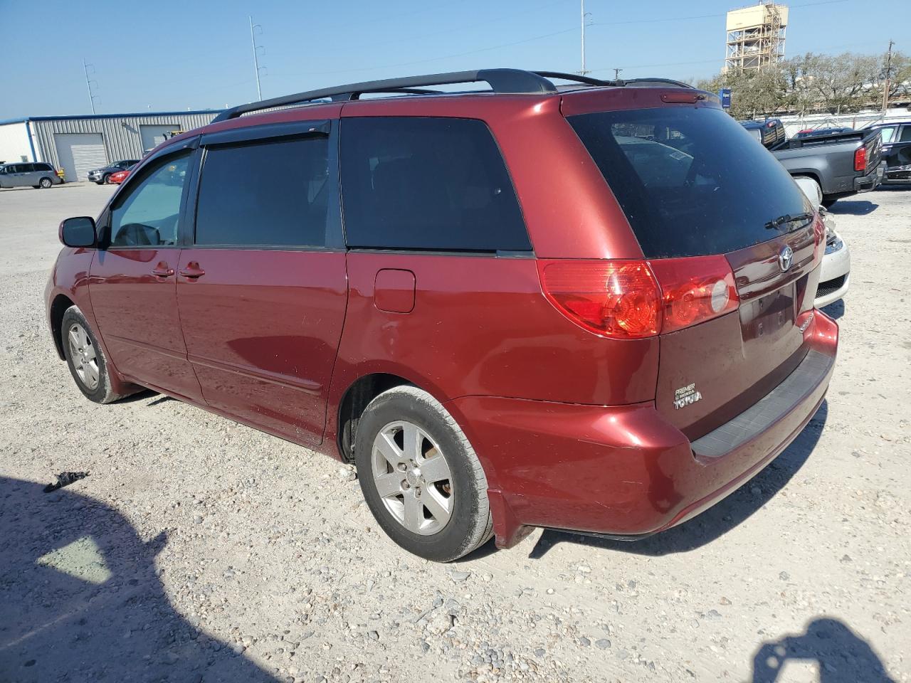 2010 Toyota Sienna - Image 2