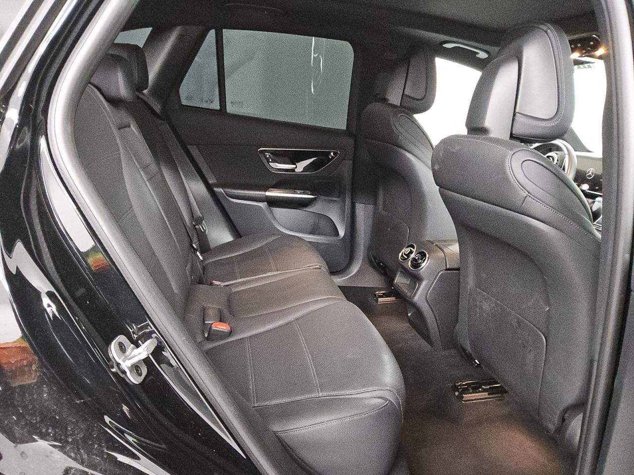 2024 Mercedes-Benz GLC - Image 11