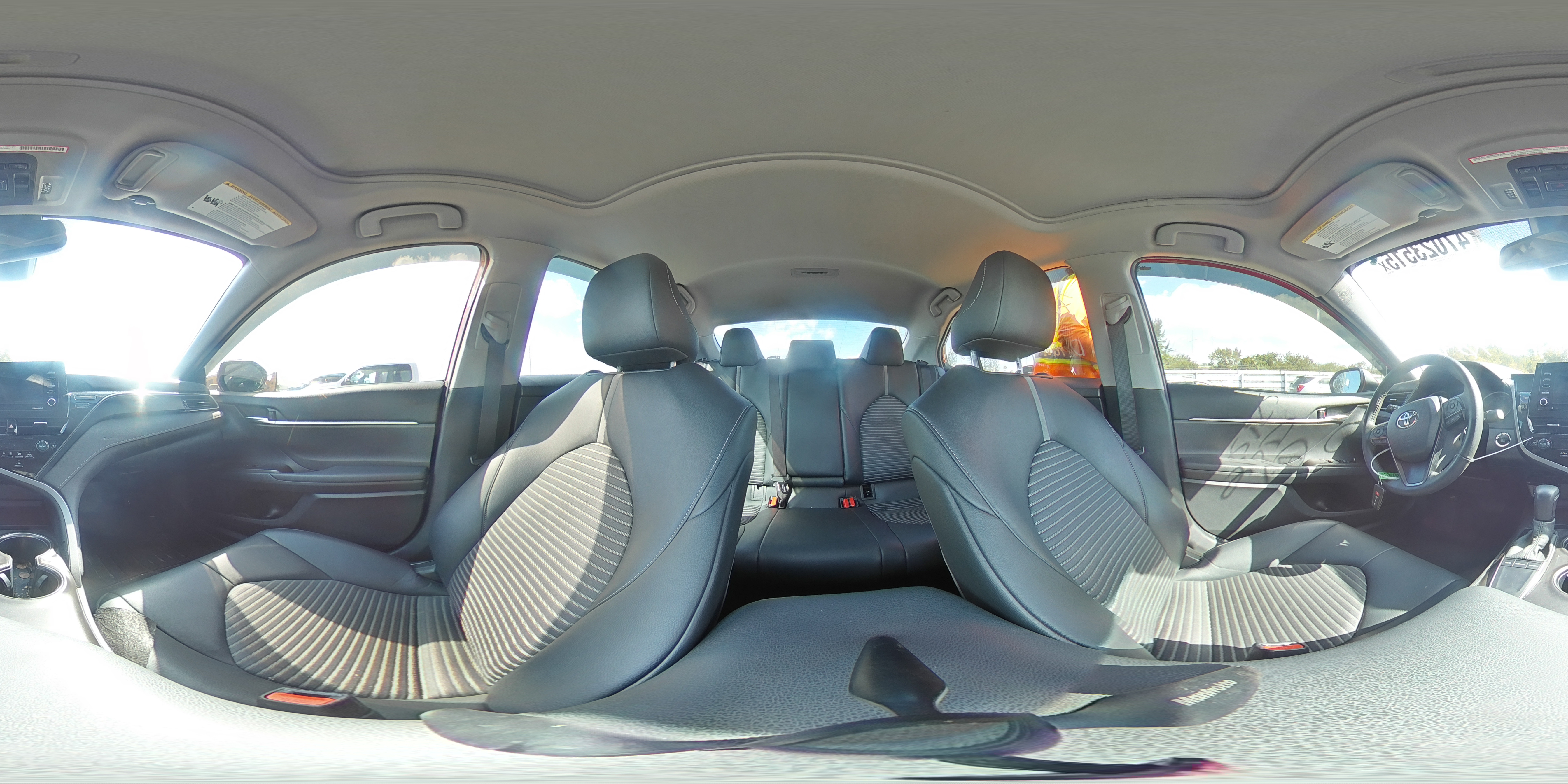 2022 Toyota Camry - Image 12