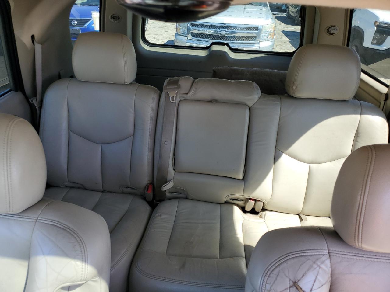 2003 Chevrolet Tahoe - Image 10