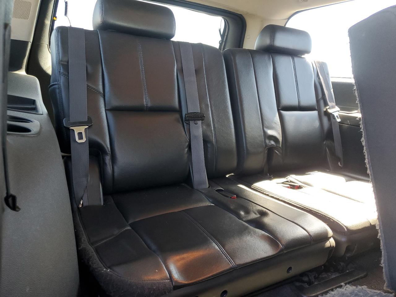 2011 Chevrolet Suburban - Image 10